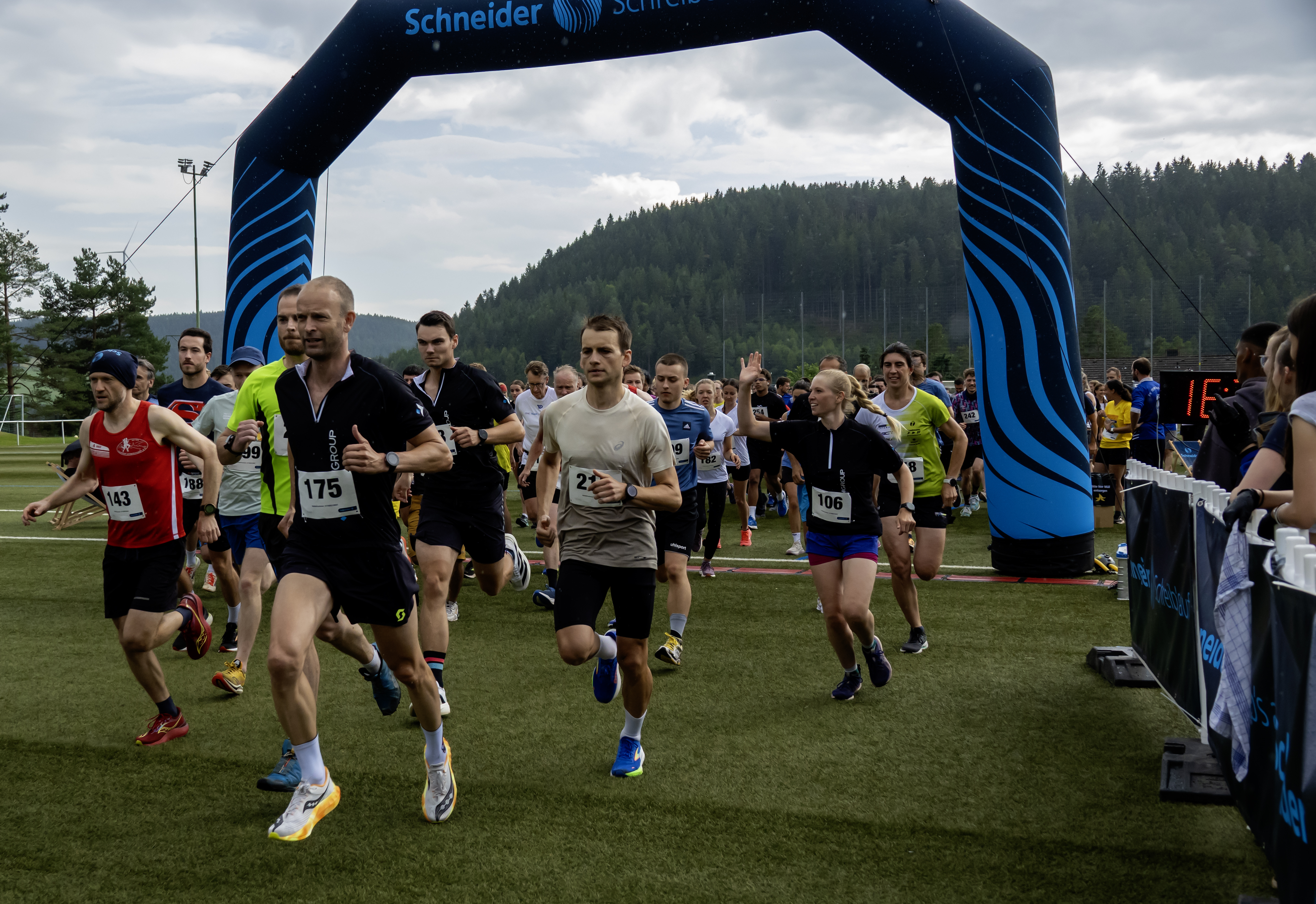 Sportlicher Ehrgeiz, Gemeinschaftsgeist und tolle Stimmung beim Schneider-Run 2025