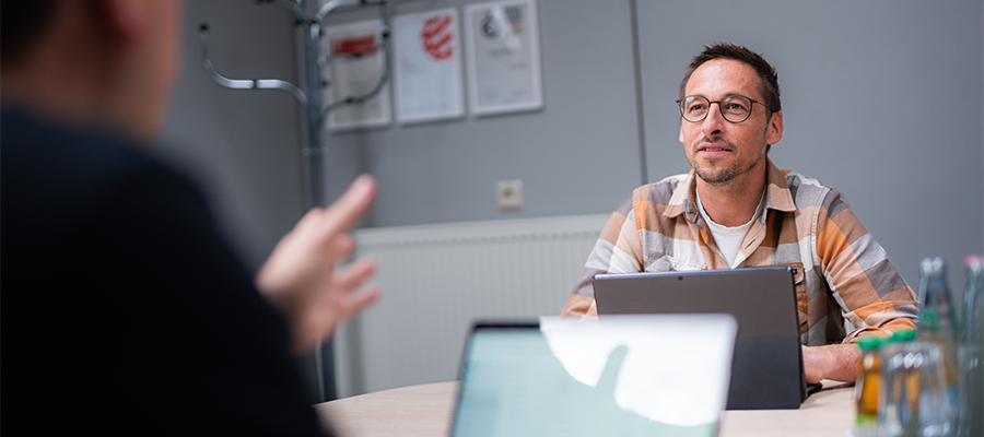 Arbeiten-bei-Schneider_Augenhhe-Teaser