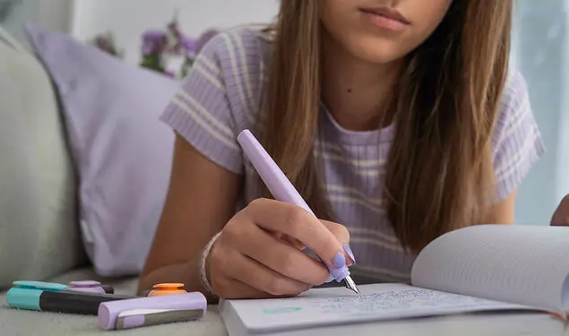 Tomo-Fuellhalter-in-lavender