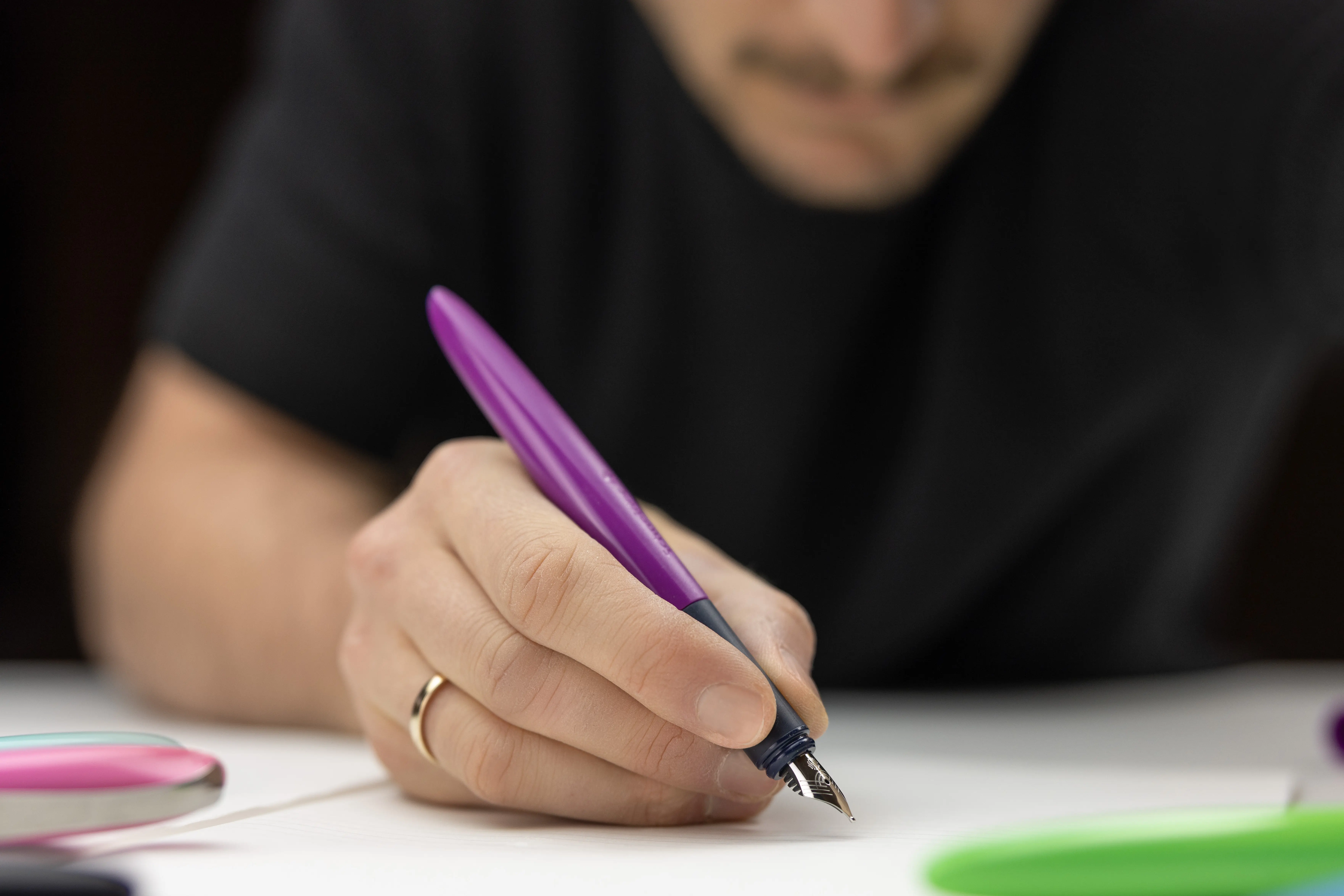 Der neue Wavy in Lila: Ein Statement für nachhaltiges Schreiben – farbenfroh, ergonomisch, inspirierend