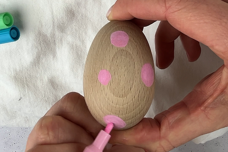 Ostereier-bemalen-Schritt1
