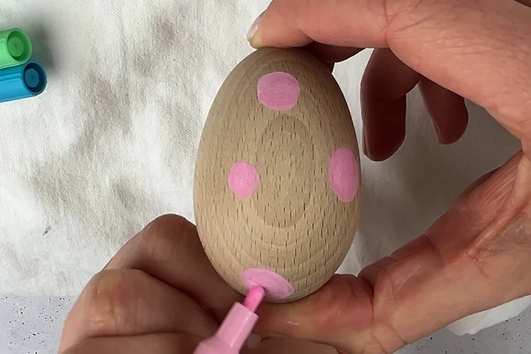 Ostereier-bemalen-Schritt1