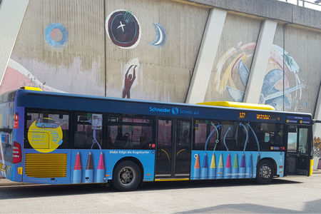 Aufmerksamkeitsstarke Bus-Werbekampagne 2018