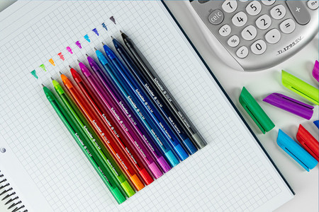 Ballpoint pen Vizz is available in the line width F or M. 