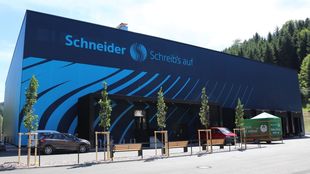 „blulog“ eingeweiht. Schneider Schreibgeräte feiert Neubau in Tennenbronn.  