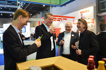 Cheers - at the Schneider booth at the Paperworld visitors could drink a tasty vitamin-rich juice