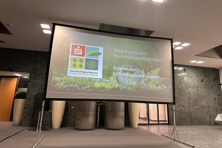 During the event for Schneider, a keynote speech was given by Spiegel bestselling author David Nelles.