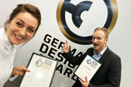 Happy faces at the Award show in Frankfurt: Schneider is proud to have been able to impress the jury of the renowned German Design Award twice with its outstanding product design.