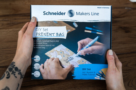 Le set DIY Schneider pour pochettes cadeaux offre la possibilité de créer ses propres pièces uniques de pochettes artistiques.