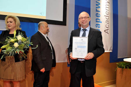 Marketingleiter Alfred Moosmann bei der Preisverleihung zum Produkt des Jahres.
