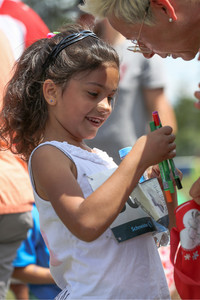 Nicht nur die Schnellsten sind Gewinner: Für alle Teilnehmer des Kids-Runs 2019 gab es Mäppchen mit Link-It Stiften.