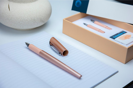 The Callissima calligraphy pen in gift set.